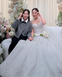 문원과의 결혼 앞둔 신지, 오늘은 김희진 결혼식서 빛나는 의리