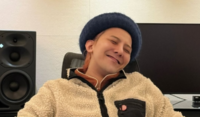 첫 팬미팅한 지디, “투어 못 오신 팬 분들 위해...”…호두과자 등 역조공까지