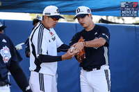 ‘일타강사’ 김원형 감독 ‘족집게 강의’…‘격려와 조언’ 공존하는 두산 불펜장의 ‘열기’ [SS시드니in]