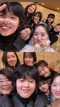 ‘경주기행’ 공효진·이정은·박소담·이연, 신부 김미조 감독 곁에서 ‘활짝’