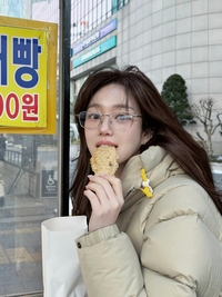 “붕어빵 얼마길래?”…가격도, 이유비 미모도 ‘반했다’ [★SNS]