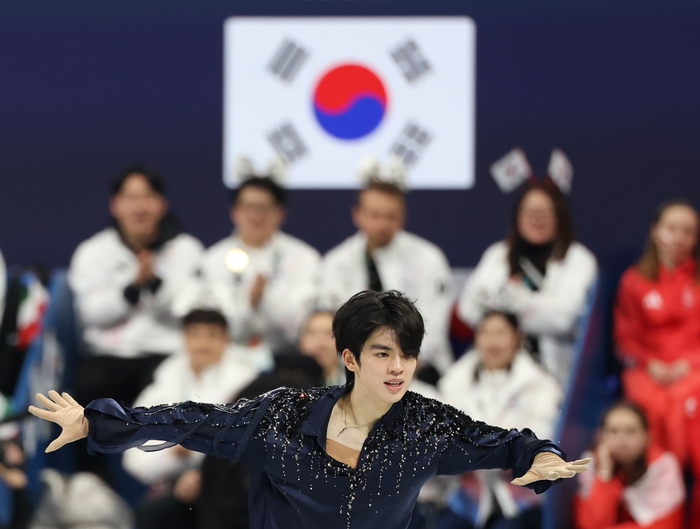 '남자 싱글 쇼트 8위' 차준환, 첫 무대서 점프 실수...한국, 프리 진출 무산 [2026 밀라노]