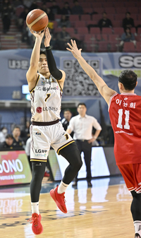 3년차 ‘눈꽃 슈터’, 이제 ‘노련함’까지 보인다…수비 ‘농락’하는 25살 슛쟁이 [SS스타]