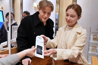 롯데白 본점 매출 40% 증가… ‘K-콘텐츠’ 외국인 카드 효과