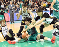 [포토]하나은행 진안, 잡긴 했는데...