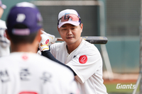 “(전)준우, 강남이 형 파이팅 진짜 대박이죠…작년보다 짜임새 좋아졌어” 롯데 ‘복덩이’가 전한 캠프 분위기 [SS타이난in]