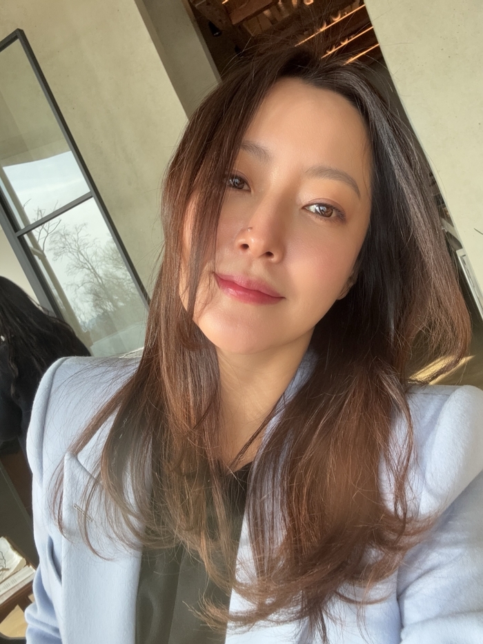 김희선, 49세 나이 잊은 초근접 미모 "언제까지 예쁠건데요?"