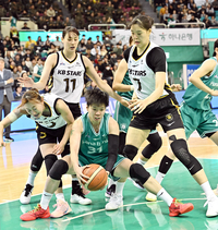 [포토]하나은행 진안, 내가 잡았어!