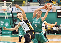 [포토]하나은행 정현, 리바운드는 내가!