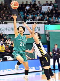 [포토]하나은행 사키, 들어가라!