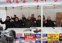 장동혁 국민의힘 대표,  김진태 지사 천막농성장 격려 방문