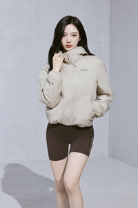 에스파 닝닝, ‘디스커버리’ 새 모델로…액티브 월니스 룩