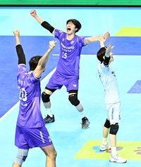 [포토]대한항공에 역전승을 거둔 우리카드