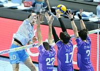 [포토]힘차게 공격하는 대한항공 정지석