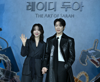 [포토] 신혜선, 이준혁 ‘손 꼬옥 감고’