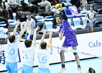 [포토]힘차게 날아오른 우리카드 아라우조