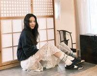 “새 신 신고 팔짝”...정려원, 40대 믿기지 않는 러블리