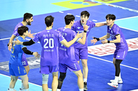 [포토]득점에 기뻐하는 우리카드