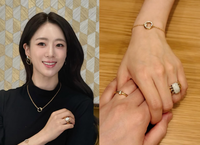 ‘신혼’ 함은정, ♥김병우 감독과 명품 커플링 끼고 럽스타 [★SNS]