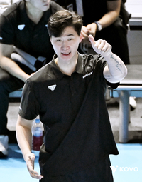 1,2위 ‘연파’하고 ‘봄 배구’도 보인다…‘경기당 14.1명 투입’ 박철우와 우리카드 ‘벌떼’ 배구, 후반기 ‘태풍의 눈’