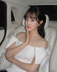 박보영, 독보적 청순미 발산... 순백의 드레스로 완성한 ‘역대급 비주얼’