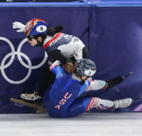 안톤 오노도 한국에 손, ‘3꽈당’ 美 선수편 들지 않았다…불필요한 빠른 추월에 쓴소리