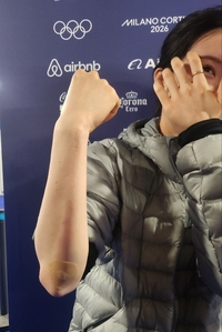 “피는 찔끔났어요” 활짝 웃은 김길리…팔 걷어 보여주며 “진짜 멀쩡해요” [밀라노 메디컬체크]