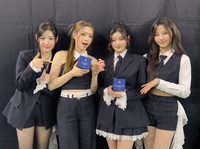 피프티피프티, ‘제2회 디 어워즈’ 2관왕… “트웨니와 함께 받은 상”