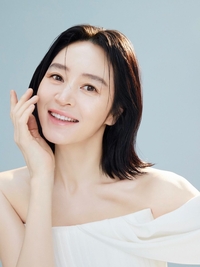 김혜수, 56세 나이 잊은 눈부신 광채 미모