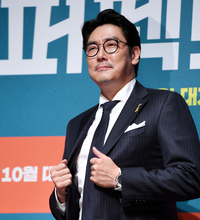 “10년 기다렸는데”…‘시그널2’ 편성 불발, 조진웅 논란 후폭풍