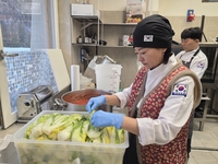 “김치 없인 못 살아!” 설원 위 한국의 맛…김나미 사무총장 ‘엄마표 김치’ 통했다 [밀라노 비하인드]