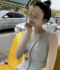 카리나, 옷에 단추가 몇개고...몸매가 다한 패션