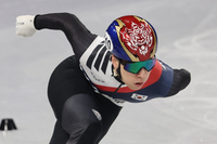 황대헌, 실수인가 실력인가...中도 물어뜯기 “그를 멀리해라”