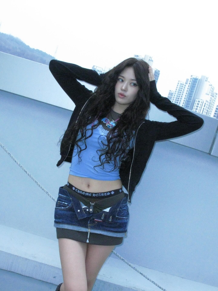 안유진, 밸런타인데이 기념 파격 변신