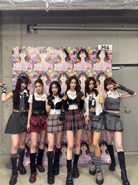 이즈나, 日 런웨이까지 접수