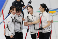 “한일전은 못 참지!” 韓 여자 컬링, 세계 5위 日 7-5 격파…4강 레이스 시동 [2026 밀라노]