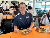 시드니에서 맞는 ‘곰들의 설날’…떡국부터 갈비까지 ‘명절 특식’→외국인도 ‘대만족’ [SS시선집중]