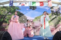 ‘하우스 오브 구찌’ 저택에서 윷놀이·제기차기?…설 맞은 밀라노, ‘한국의 날’ 즐겼다 [2026 밀라노]