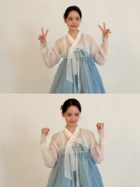 윤아, 한복 입고 눈부신 미모 과시... “새해 복 많이 받으세요”