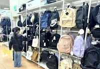 롯데마트, 가방·실내화 신학기 용품 최대 30% 할인