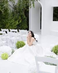 ‘재혼’ 최정윤, 순백의 드레스 자태...“격려해주신 마음 잊지 않을 것”