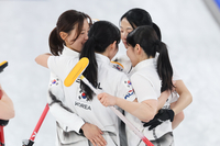 “아쉽다!” 韓 여자 컬링, 캐나다에 7-10 패배…스웨덴 잡았는데 ‘아쉬운 5위’ [2026 밀라노]