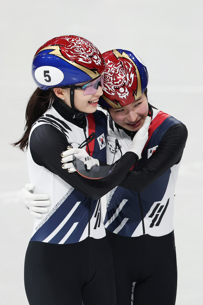우려 털고 메달 7개 획득, '효자 종목' 재확인한 쇼트트랙... 최민정→김길리 '대관식'까지, 서사마저 완벽했다[2026 밀라노]