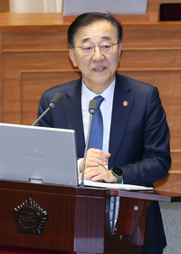 국토부 김윤덕 장관 “주택시장 이성 되찾아”…강남 집값 하락세 ‘뚜렷’