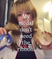 ‘조국 등진 돼지와 배신자’ 메달리스트 향한 원색적인 비난 어쩌나