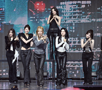 [포토]아이브, ‘블랙홀’ 무대