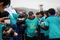 6년만 ‘정상’ 이끈 연세대 최태호 감독 “마음을 많이 비웠다, 우승했으니 연고전 준비 잘하겠다”[춘계대학축구연맹전]