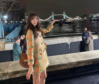 윤아, 런던 밤하늘 아래 빛나는 우아함