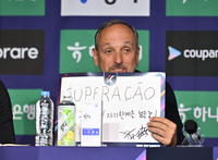 [포토] 로이 퀸타 감독 ‘한계를 넘을 것이다’