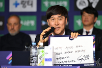 [포토] 김해 손현준 감독 ‘행복한 축구하겠다’